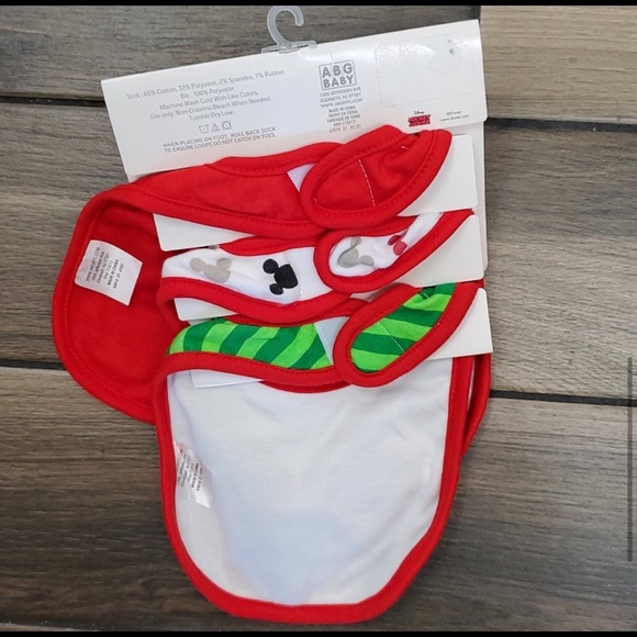 Baby Disney Christmas baby bibs & socks 0-12M - Picture 3 of 5